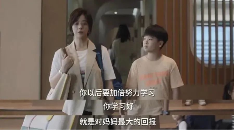 13岁孩子因分数低死在父亲刀下,“唯分数论”的惨剧何时能停?