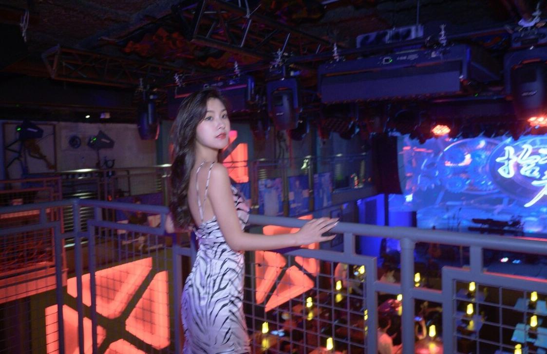 做夜场的女孩子容易追吗,夜场女孩子忠告