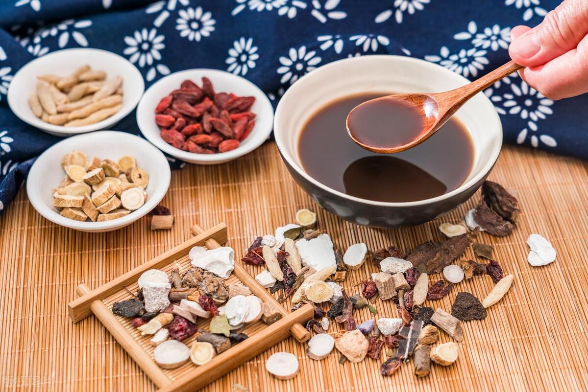 甲亢脖子肿大吃什么中药好,甲亢出汗多用什么中药