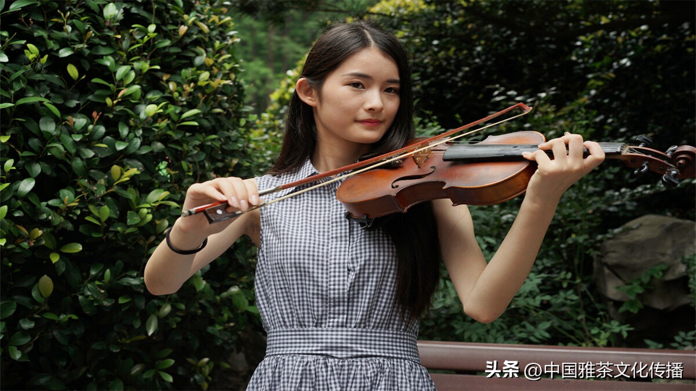 世事浮华岁月喧嚣,岁月如歌谁与共浮华若梦