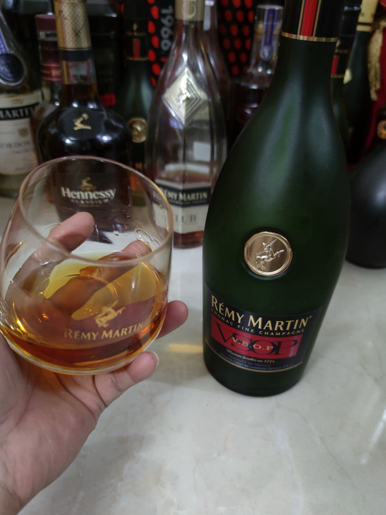 洋酒白兰地与威士忌有什么区别,威士忌酒杯和白兰地酒杯的区别