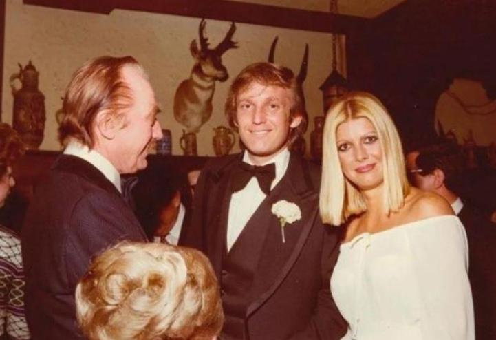 特朗普的虎妻伊凡娜：40岁被丈夫情人逼宫离婚，59岁四婚照样精彩