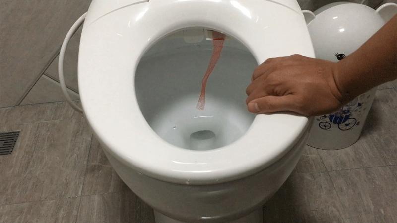 马桶用久了冲劲小了怎么办,马桶冲水无力倒一盆水才能冲下去