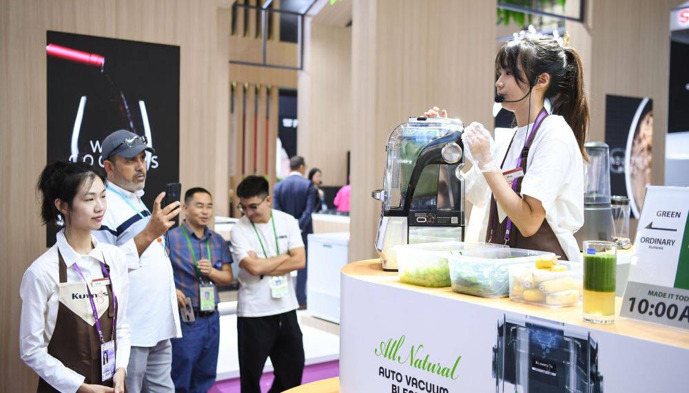 拥抱开放向高而攀——“中国第一展”广交会见证外贸“韧实力”