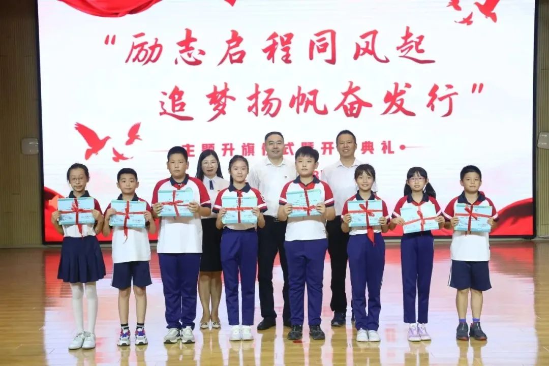 山东省平度实验小学升旗仪式图片,青岛莱西滨河小学升旗仪式