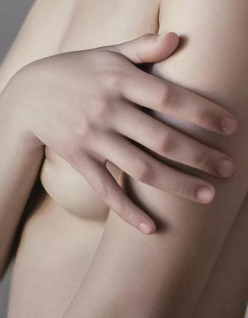 美女画家挑战冷军，画少女人体，放大10倍看细节让网友不淡定