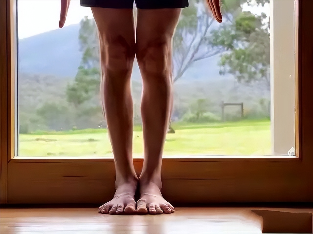 我用一块瑜伽砖让所有会员学会了“提耻骨、卷尾骨、骨盆端正”