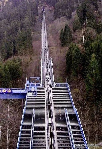 外网评印度火车事故惹怒民众,印度高铁脱轨解密