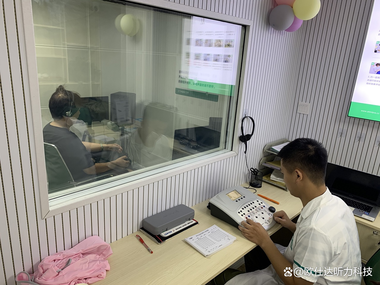 戴助听器真实感受,戴助听器好处的视频