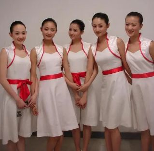 2008奥运会颁奖礼仪小姐视频,08奥运会礼仪小姐今昔何在