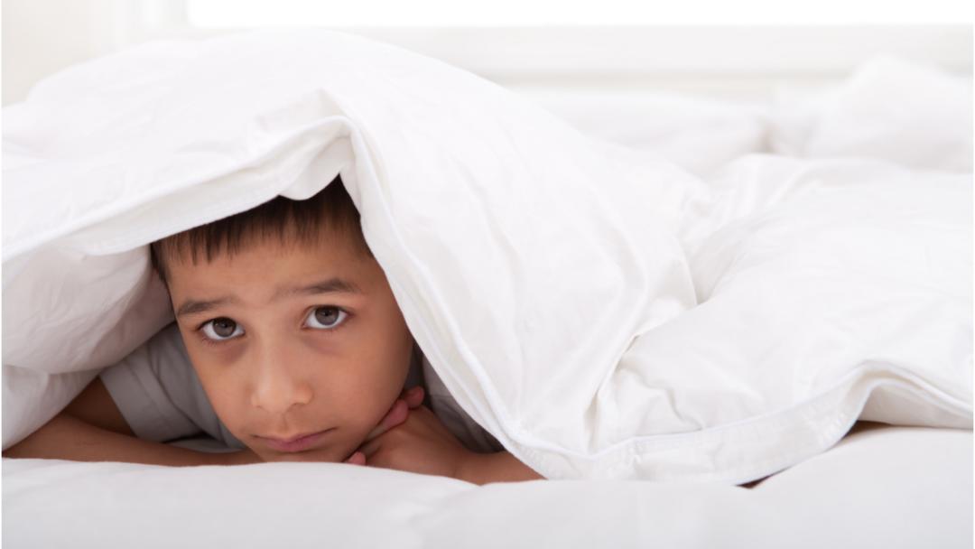 孩子老是摩擦怎么回事,小孩经常夹胳膊摩擦