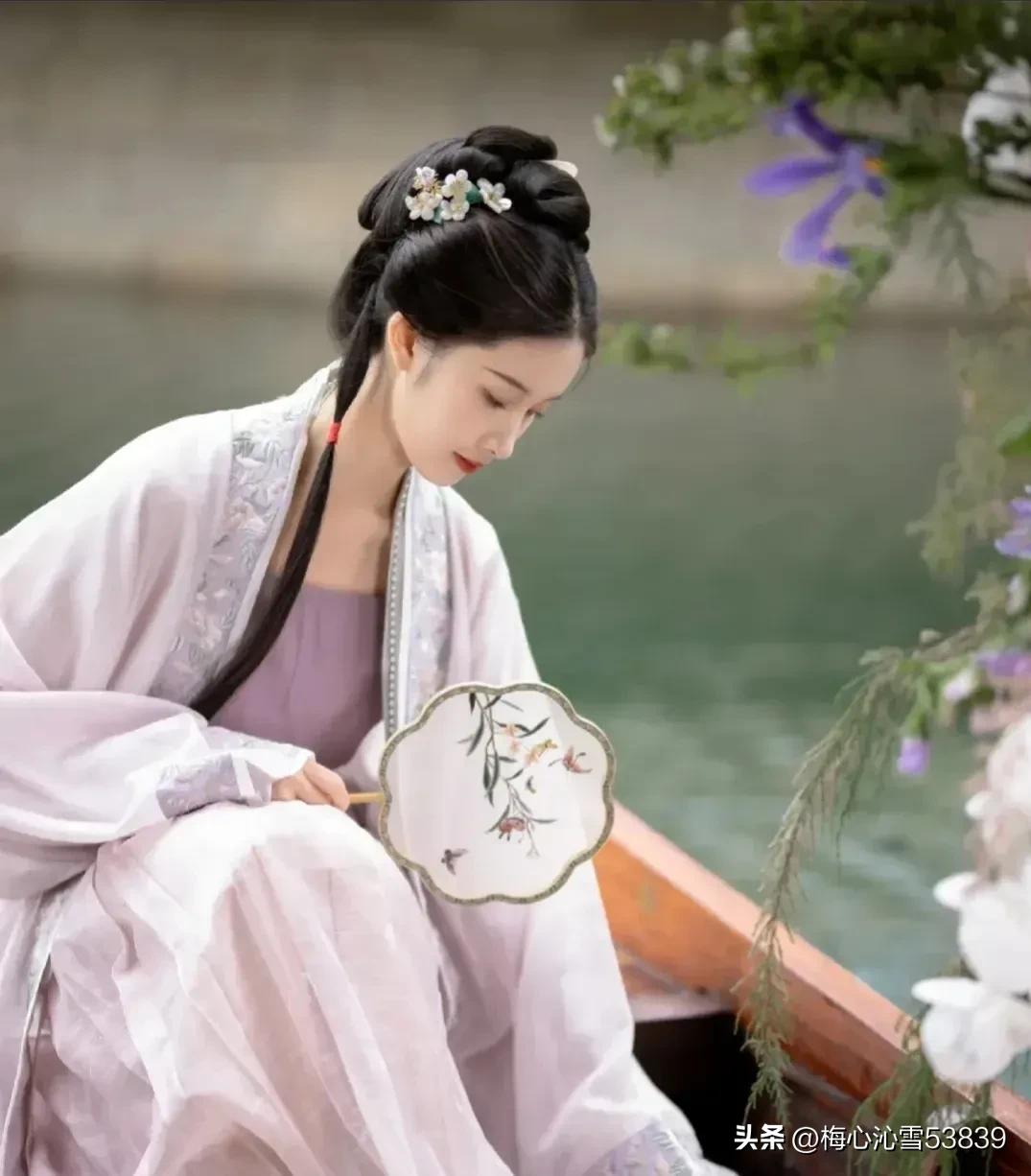 七绝十首：吟花琢月三千句，只向光阴借一痕。