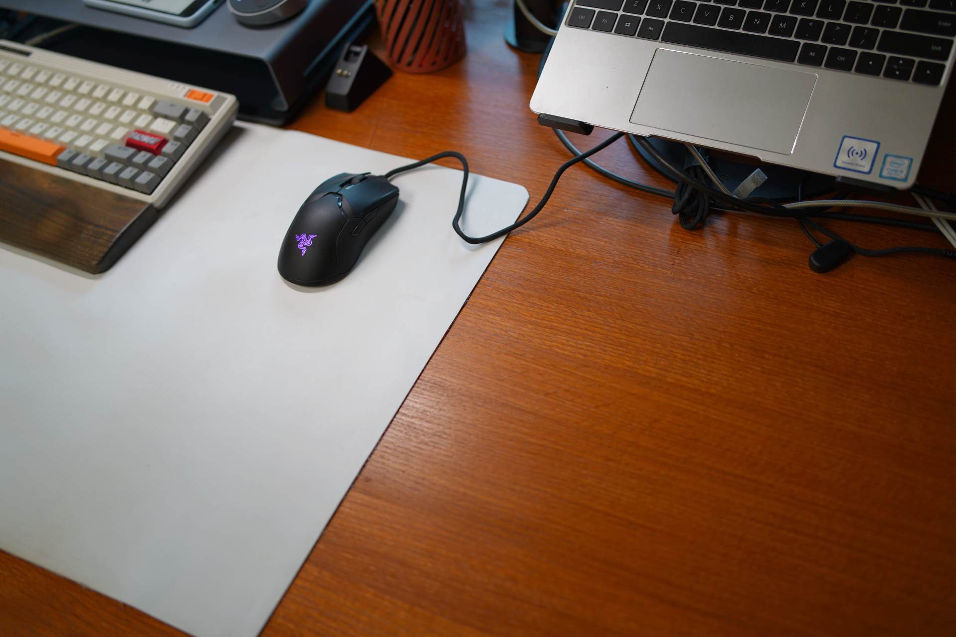 男人谁不喜欢一张大大的书桌,智芯1.8M实木升降桌那是真的爱