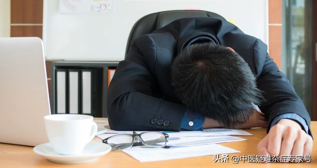 看到床就想睡觉是怎么回事,每天一沾床就困是什么原因