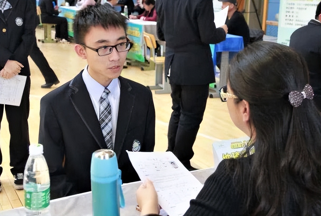 新一轮下岗潮是哪些行业,毕业生将如何应对严峻的就业形势