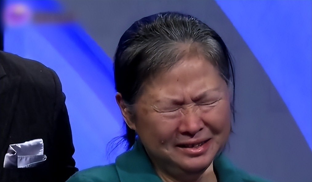 女人抛夫弃子跟情人私奔，如今却要丈夫千万巨款，还说钱都是她的