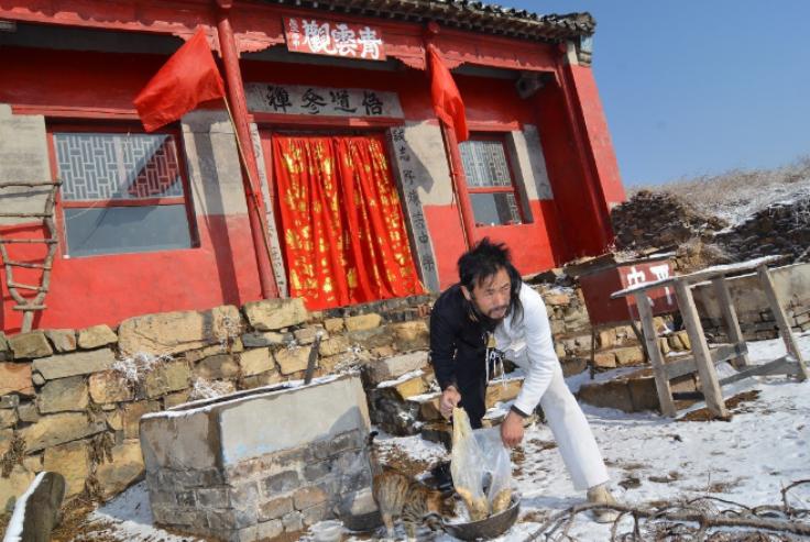 山东一位道长坚信龙真实存在，并上山寻龙16年，至今仍在山上坚持