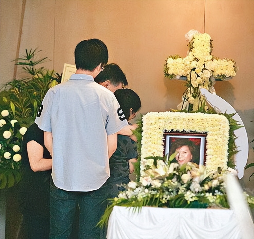 辜负几任女友，“渣男”周星驰最爱的只一人，电影里总有她的影子