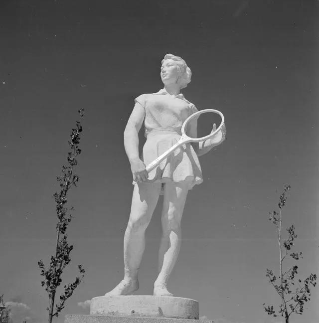 北京体育场雕塑工作室,北京工人体育馆门口雕塑原型