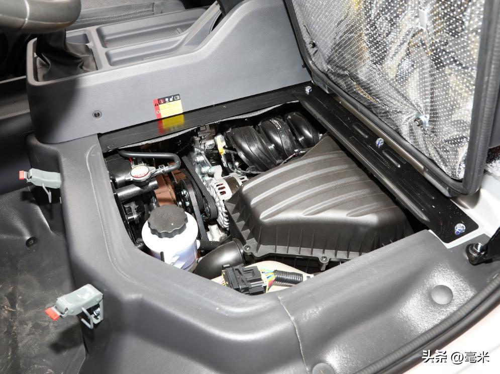 五菱新卡2.0和龙卡发动机一样吗,五菱龙卡有3米6的吗