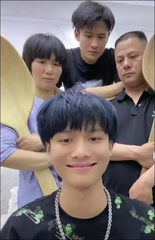 抖音8000万粉丝小杨哥,抖音拥有五千多万粉丝的小杨哥