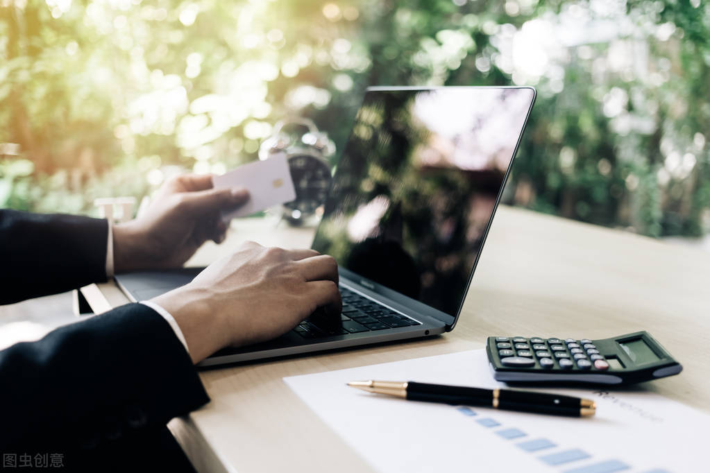 自学编程搭建彩票网站,湖南小伙发现彩票诀窍一年狂80亿