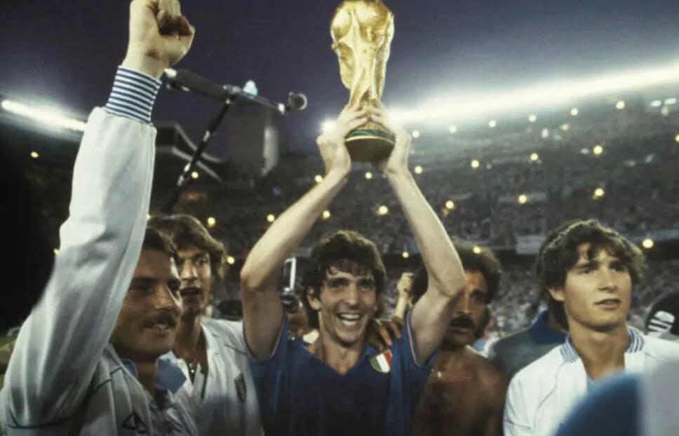 意大利足坛历史十大巨星,02年托蒂表现如何