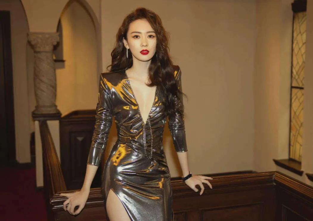 童瑶时尚芭莎红毯,杨幂惊艳亮相嘉人超级盛典红毯