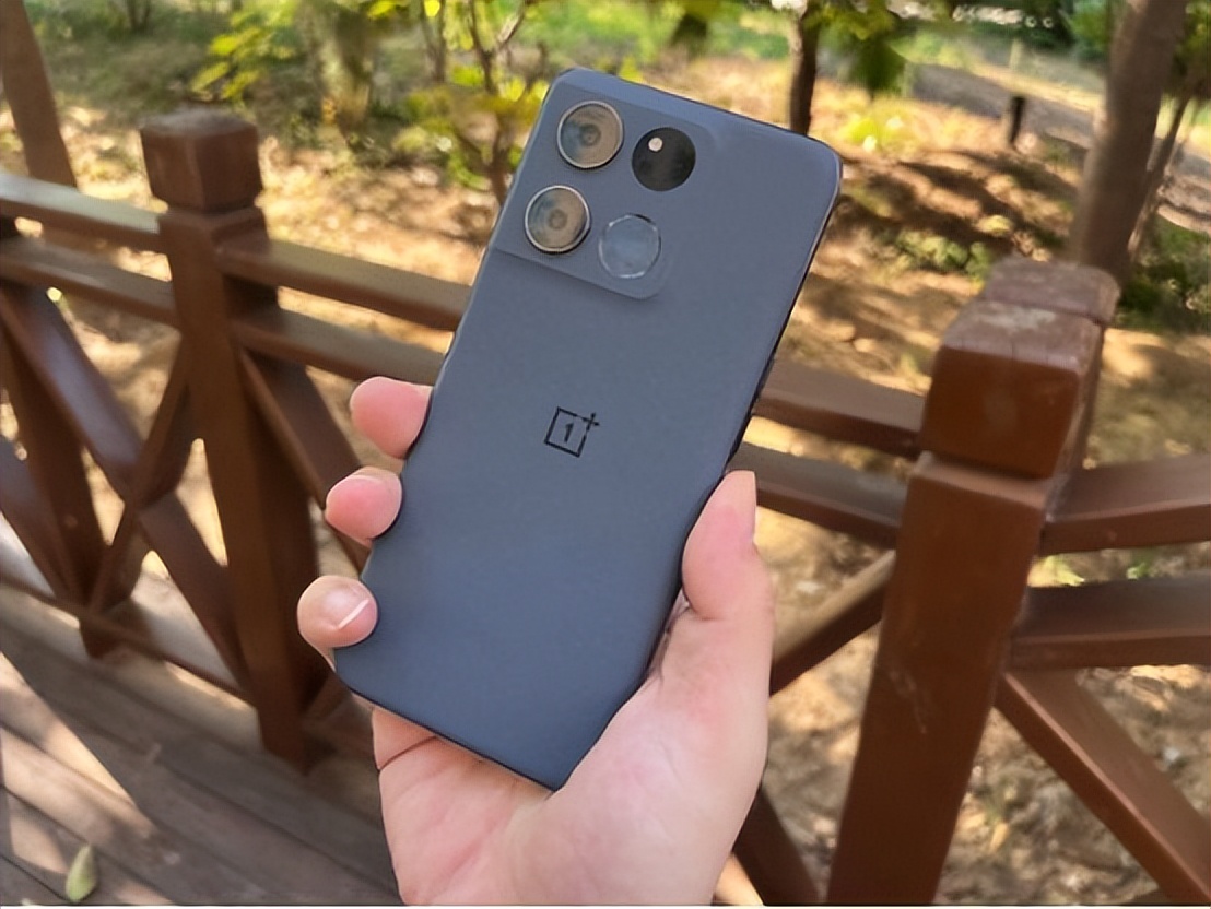 买手机建议“一步到位”：目前这5款手机很优秀，用三五年无压力