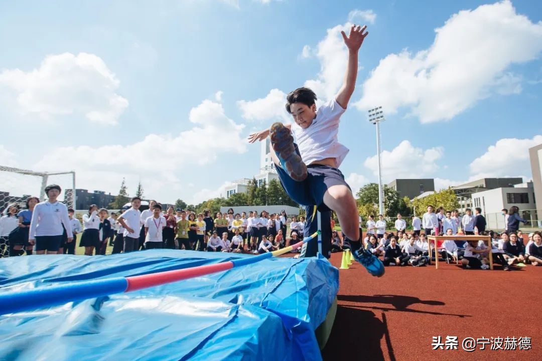 除了直升初中部，赫德6年级还有哪些特点？