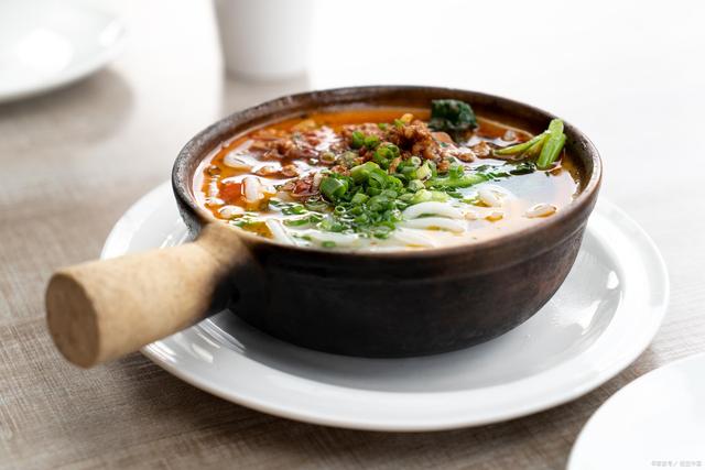 昆明附近有什么好玩的地方一日游,开车去昆明沿途有什么好玩的地方