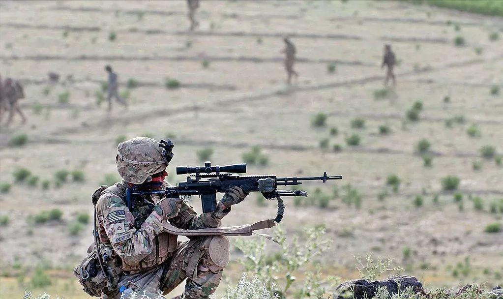 现实中的mk14ebr增强型射手步枪,mk14ebr和dmr