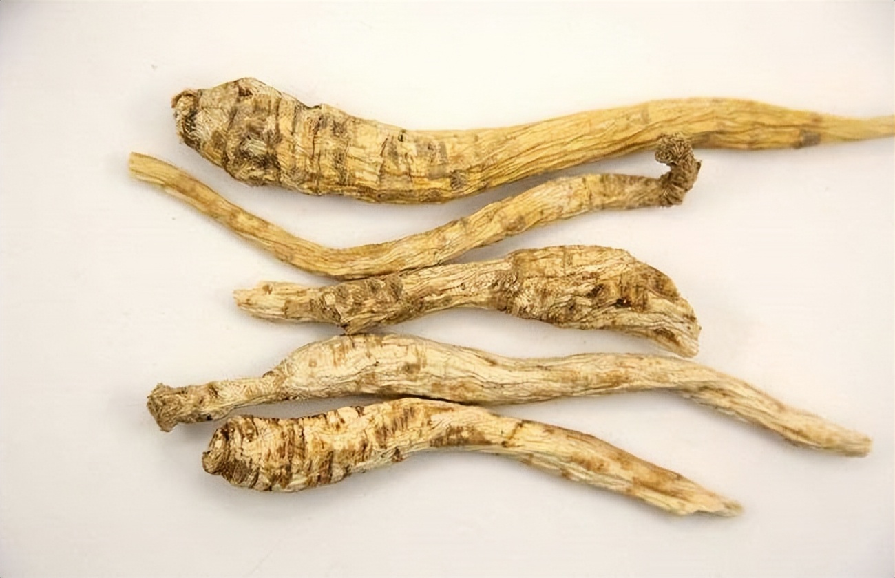 舌头有齿痕,又有裂纹,是怎么回事?3味药泡水喝,祛湿补肾养阴