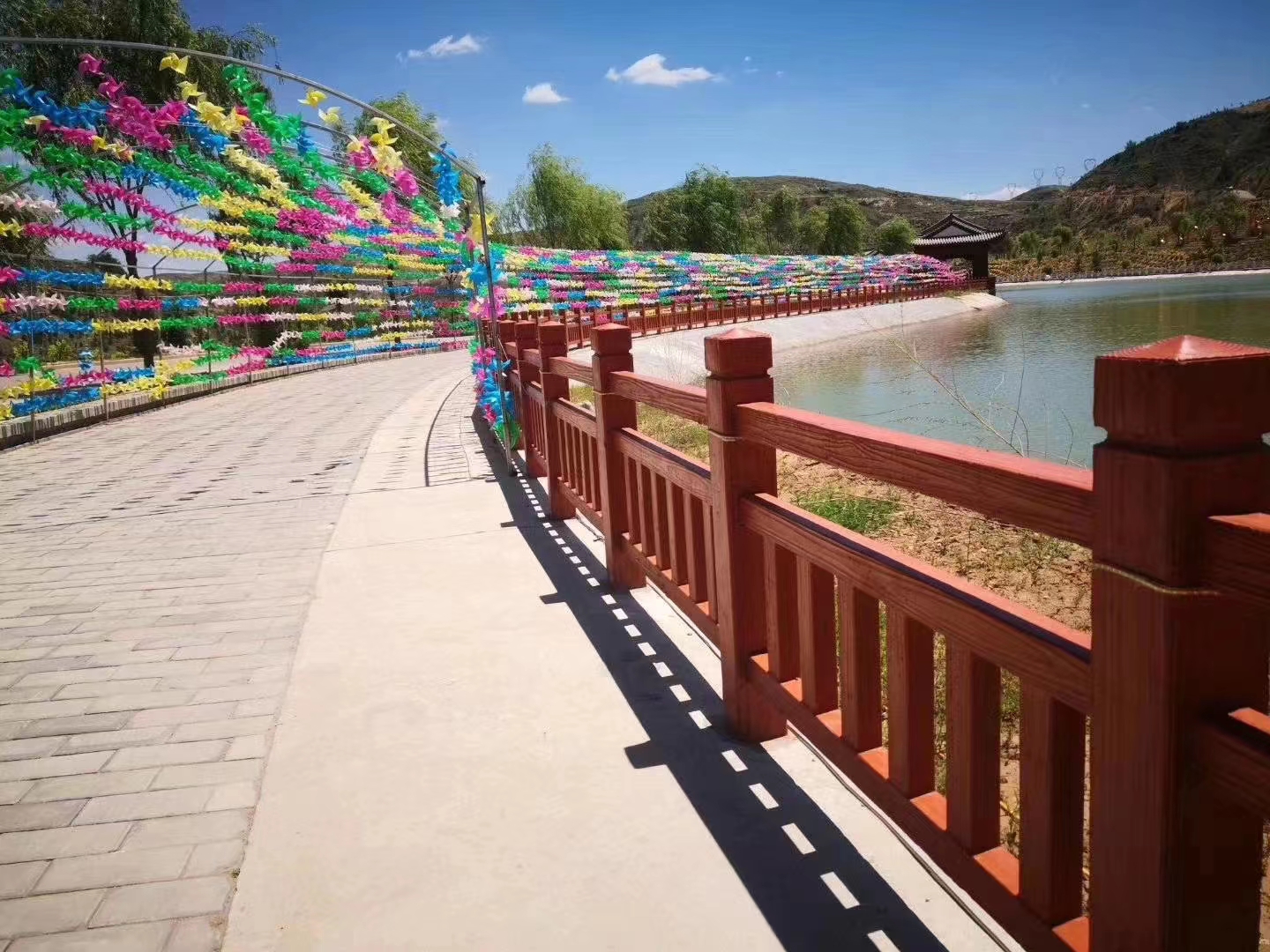 仿树皮栏杆工程,仿树皮栏杆模具批发