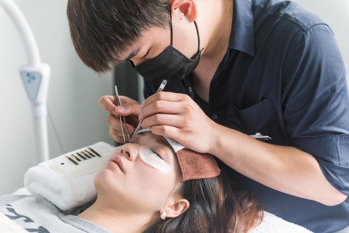 美容院套路一小时消费5万,美容院套路顾客45万