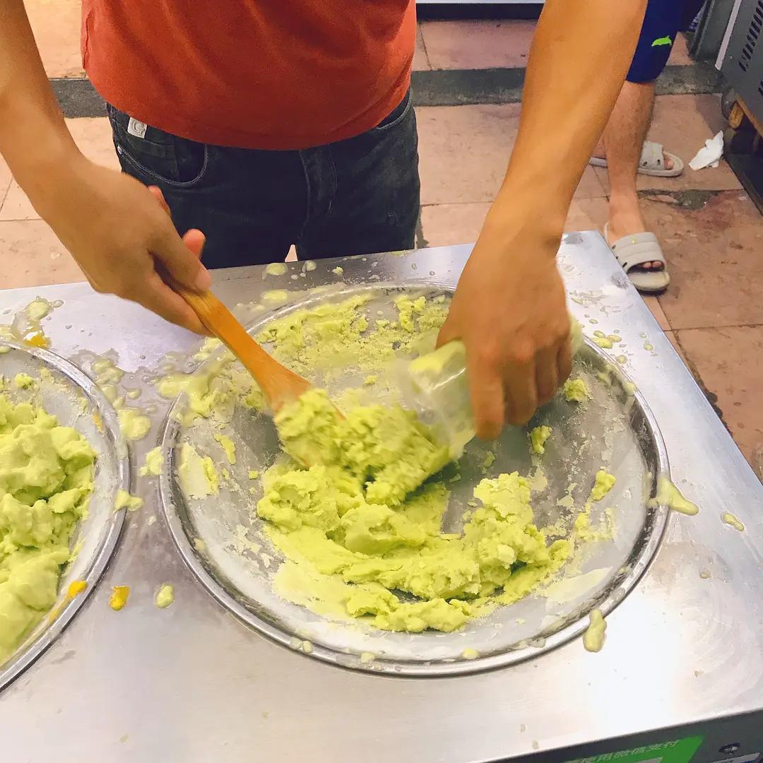 柳州10元一碗粉多菜,柳州最多配菜的螺蛳粉