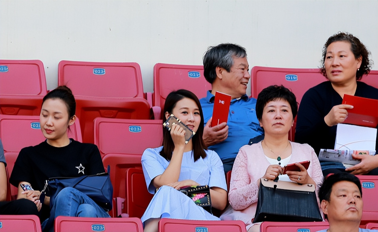 曝前国足门将张鹭被带走,前国脚张鹭