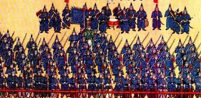 清兵勇字服与兵字服的区别,清军胸前的兵勇丁卒有何深意