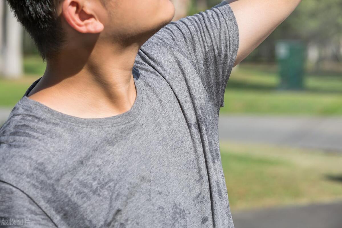 夏天一动就满身汗如雨下怎么调理,夏天汗如雨下的人怎么调理