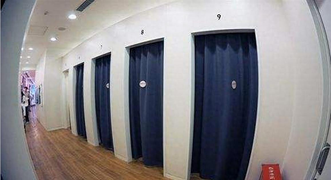 女生是如何在这些“不良网站”上被*拍偷**的？在家要小心