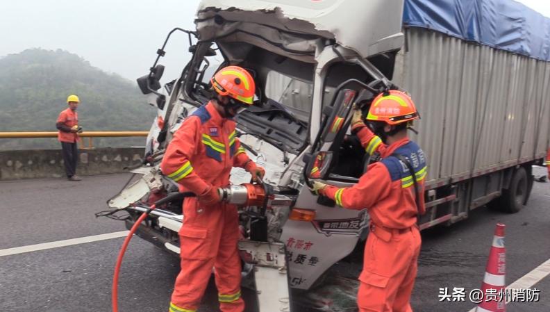 g25长深高速因大雾发生两货车追尾,高速两辆货车追尾乘客死亡