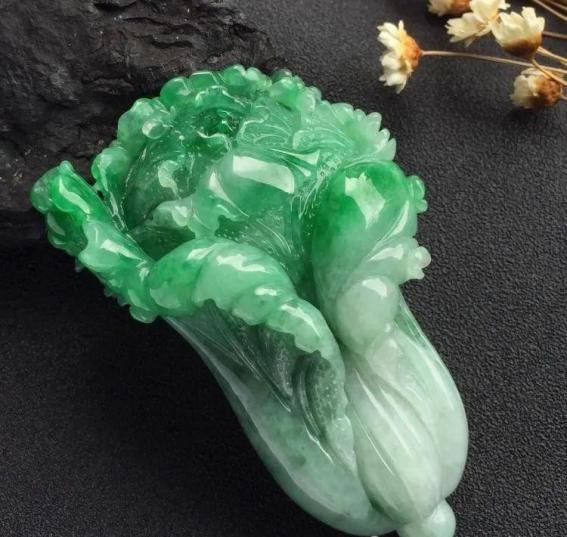 翡翠玉吊坠冰种浅浮雕,天然冰种黄翡翠玉白菜吊坠