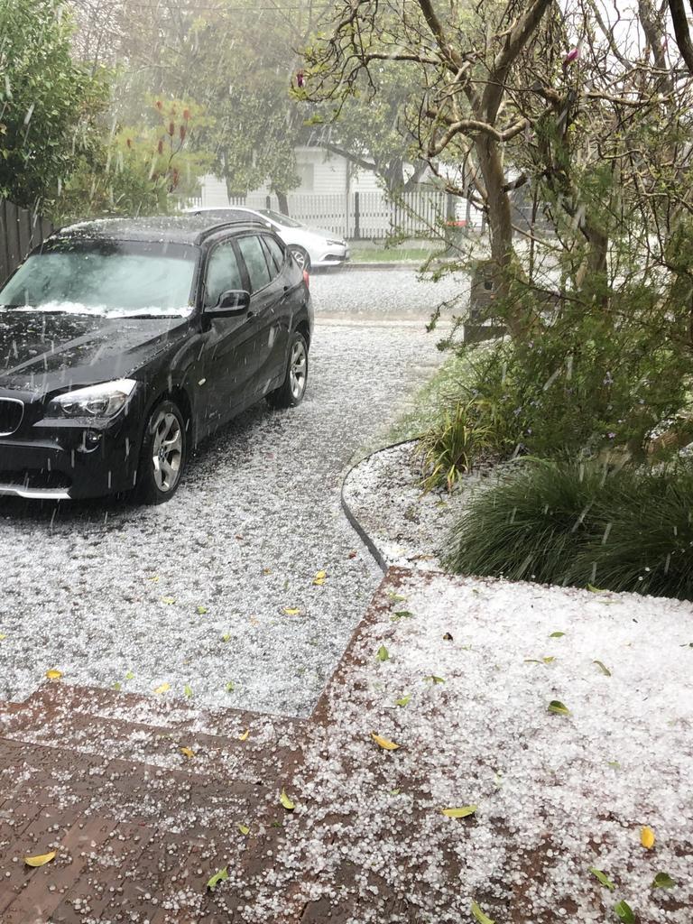 墨尔本春季已失踪，CBD九月飘雪，多地遭遇冰雹，狂风席卷全州