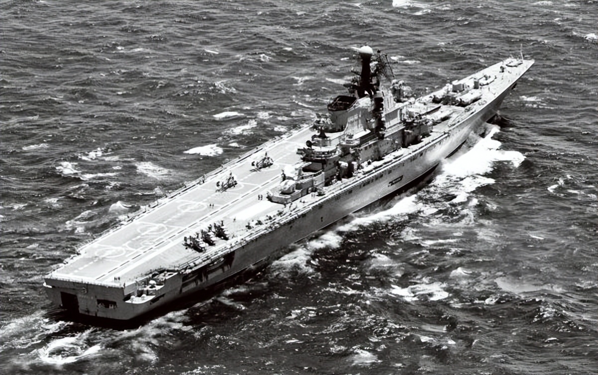 福建舰下水全球航母对比图 (福建舰航母是如何下水的)