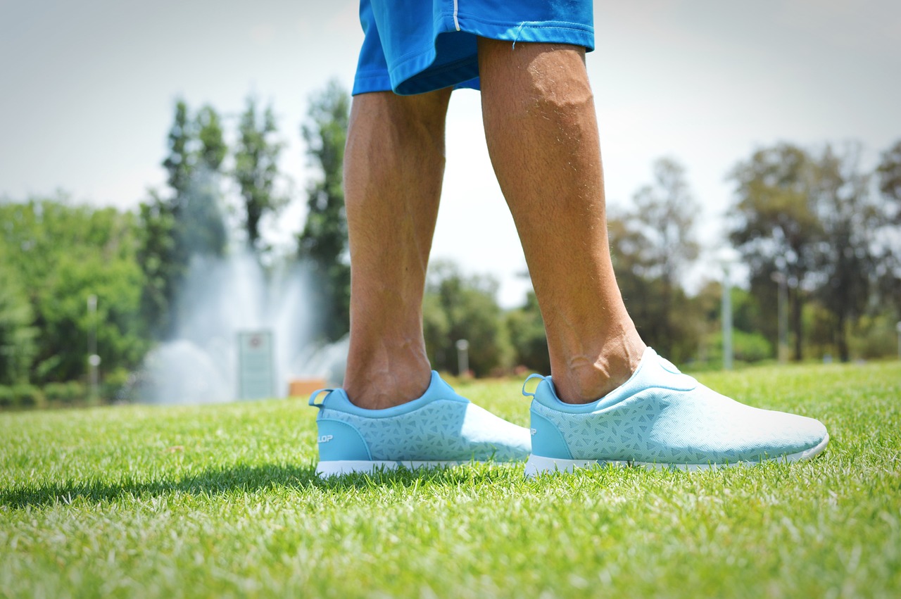 手把手教你如何治灰指甲,得了灰指甲用亮甲怎么样