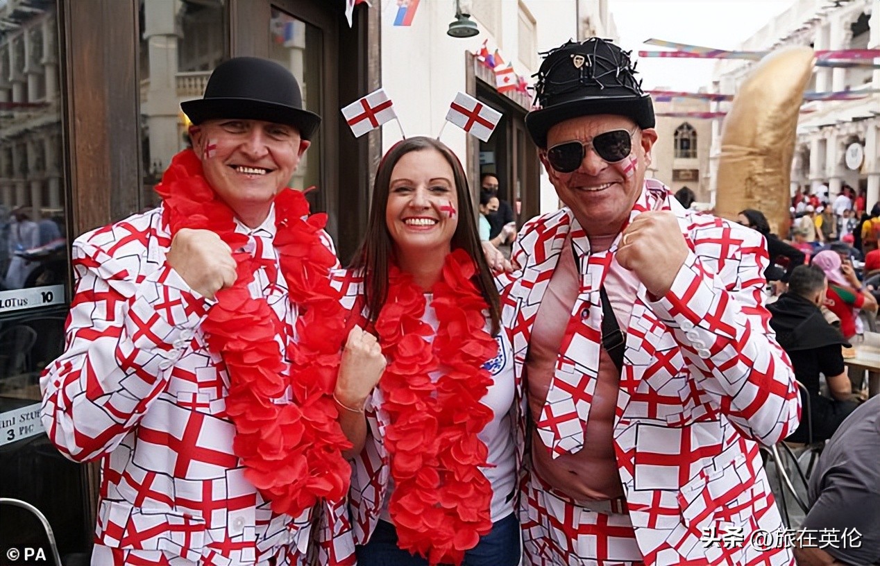 法国大战英格兰球迷,英格兰和法国球迷为主队加油助威
