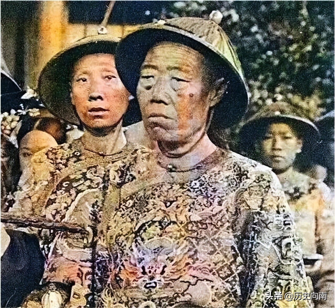 李莲英墓被打开完整视频,1966年李莲英墓被发掘