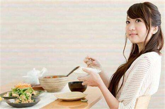 纯母乳喂养的妈妈饮食禁忌指南,哺乳期妈妈的饮食有什么忌口的