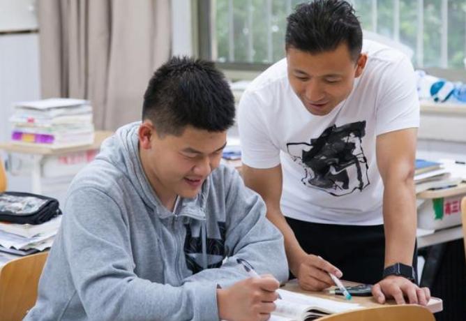 高中生女生穿公主裙,高中生穿公主裙