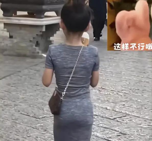 穿短裙、高跟鞋半成熟？“奶辣风”席卷小学生，网友表示：太风尘